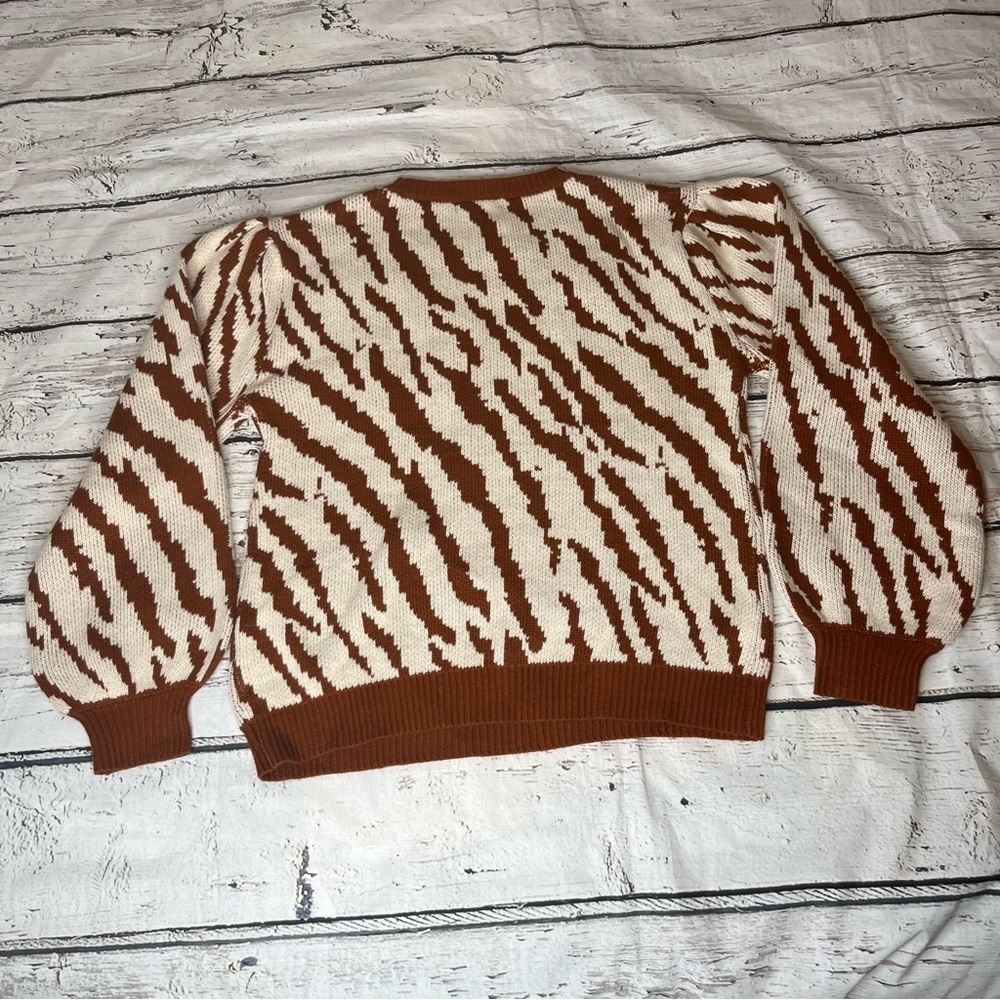 BB Dakota by Steve Madden Riga Zebra Jacquard Sweater Size L - Picture 8 of 8